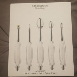 ARTIS Elite collection makeup brushes